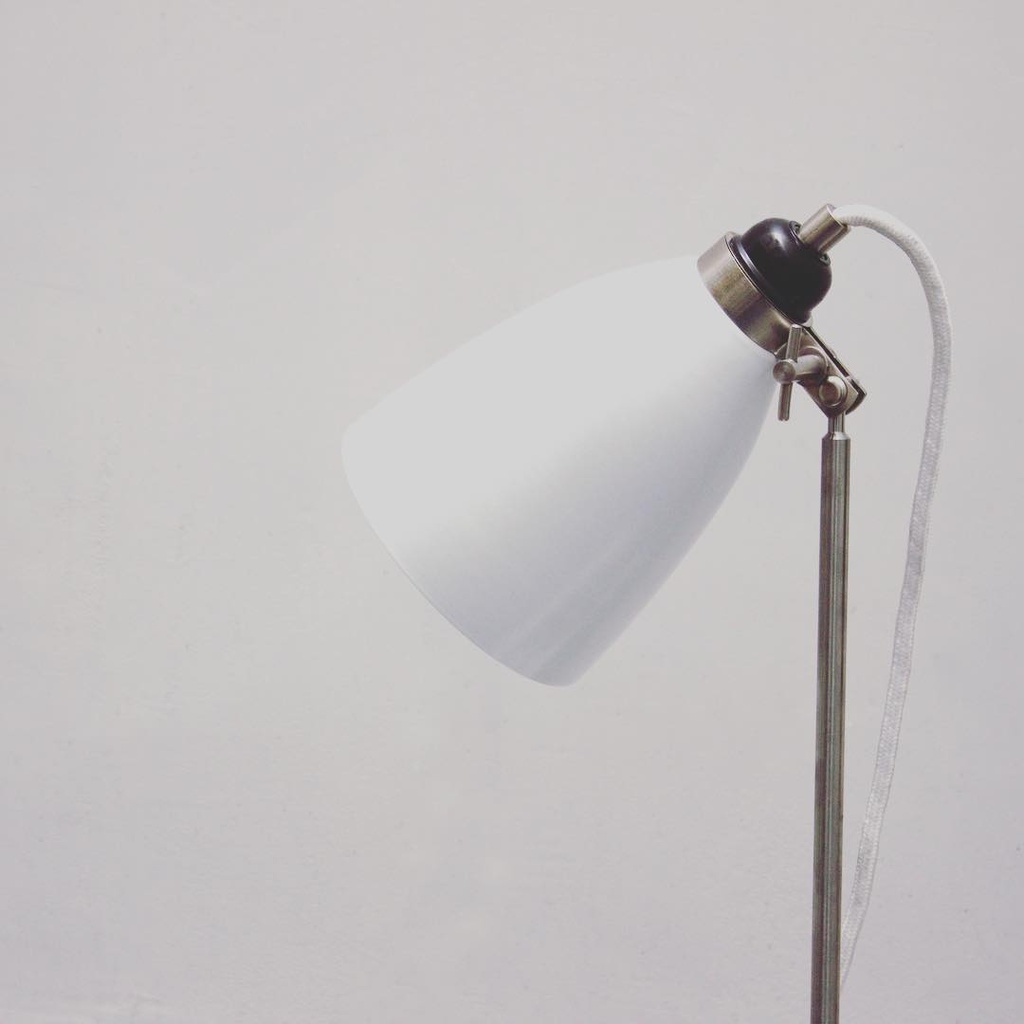 LÁMPARA CARLOS ESCRITORIO BLANCO E27 (1E-H1)