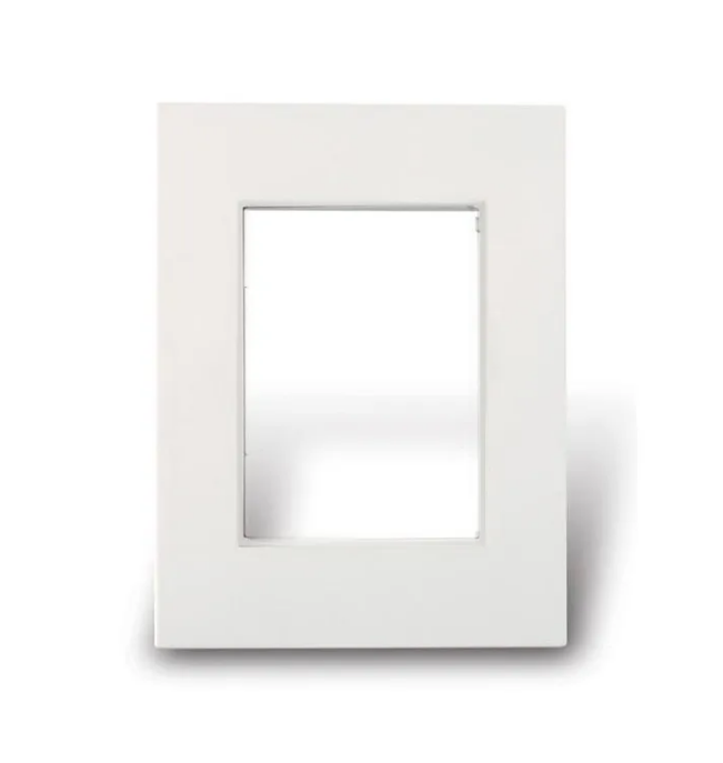 TAPA Y DISTANCIADOR BAUHAUS BLANCA CON RIBETE 5X10 (4950)